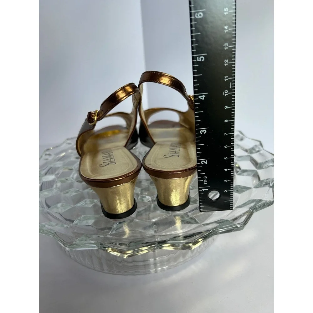 Siamanto glimmering sophistication